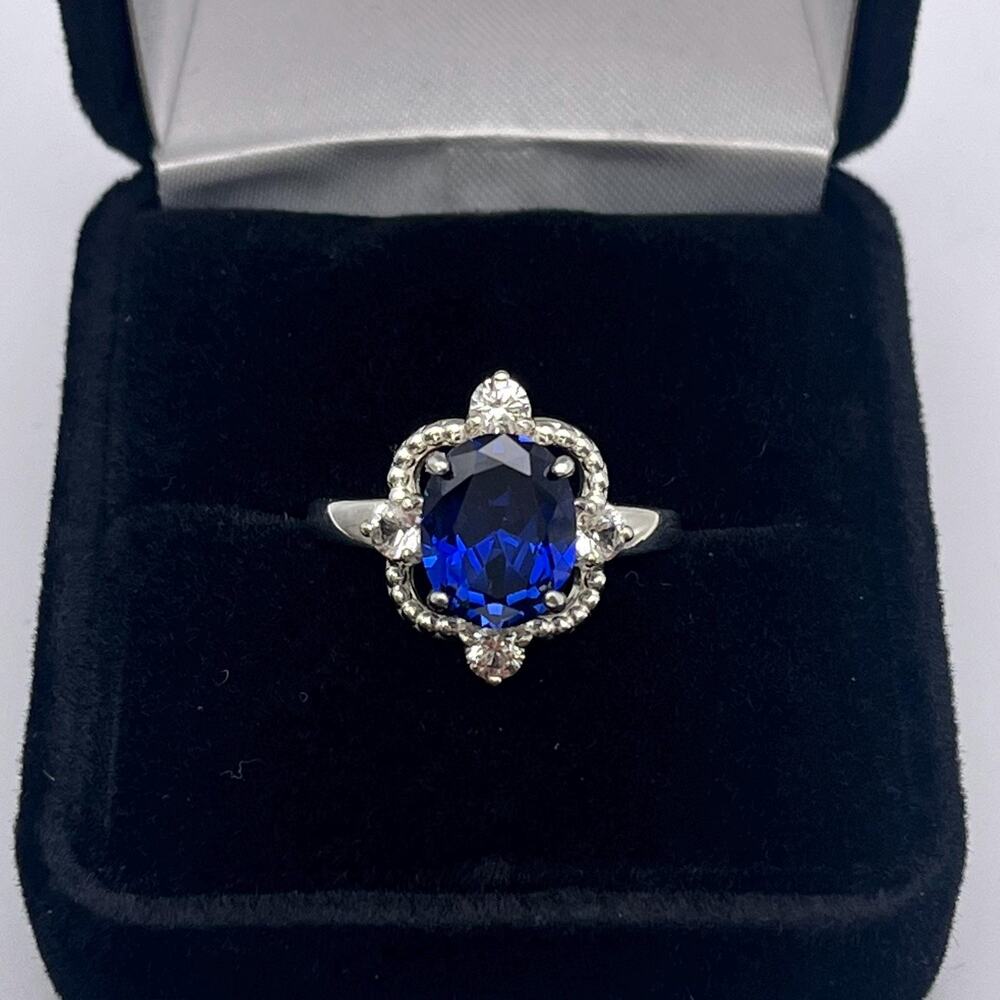 Beautiful 3.5ctw Oval Cut Lab Grown Sapphire Ring Size 7